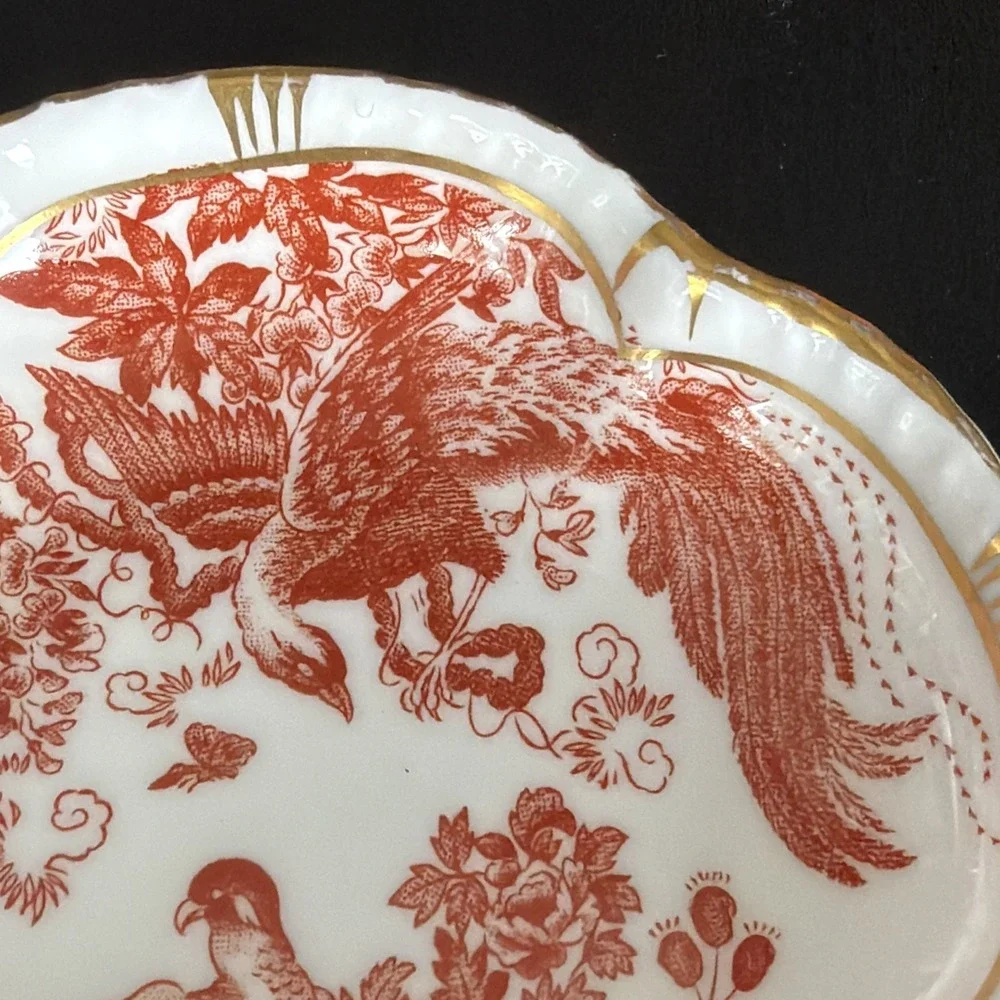 ROYAL CROWN DERBY RED AVES TUDOR ROSE SCALLOPED DISH 4 1/2